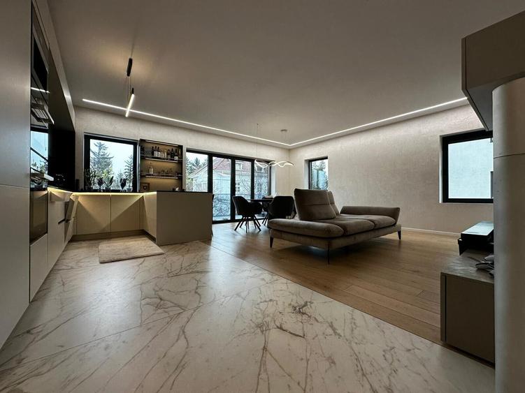 Apartament cu 4 camere decomandat, mobilat în Iancu Nicolae