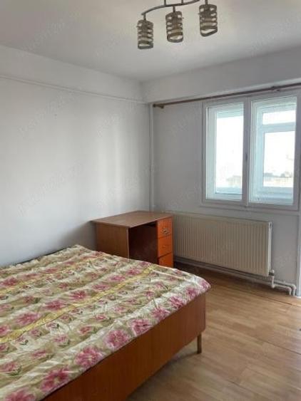 Apartament cu 3 camere decomandat, mobilat în Casa de Cultură