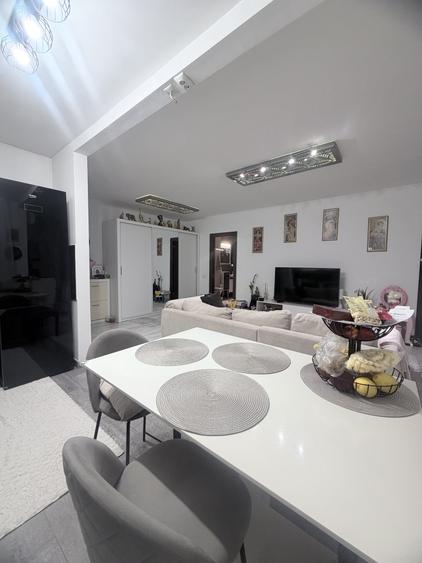 Apartament cu 2 camere semidecomandat, mobilat în Florești — fotografia 1