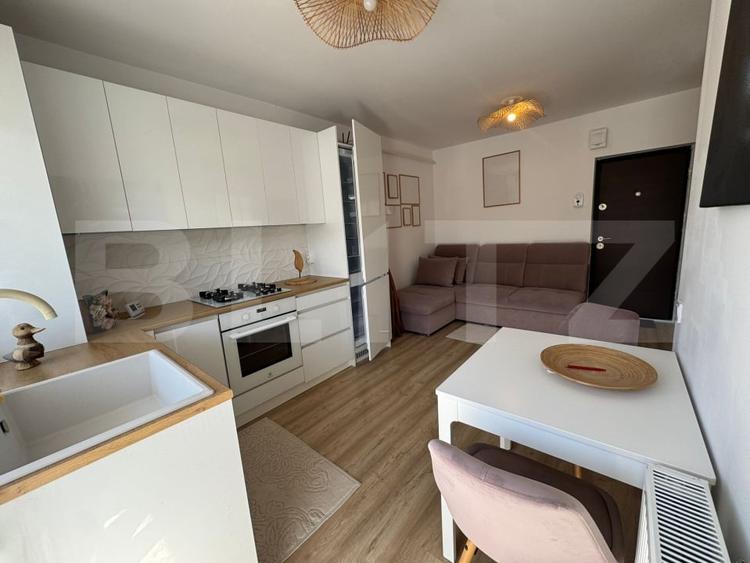 Apartament cu 2 camere, etaj intermediar, balcon, parcare, zona Porii - 1