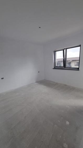 Casă individuală cu 4 camere cu Teren 300 Mp în Sud