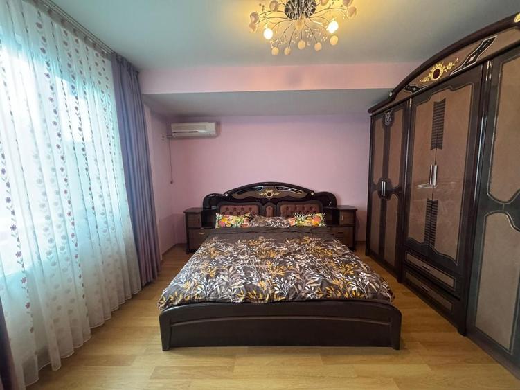Apartament cu 3 camere semidecomandat, mobilat în Sud