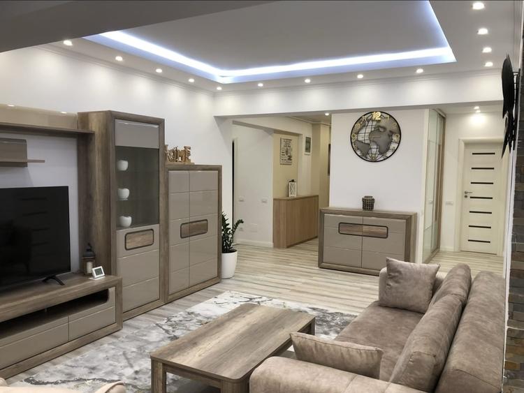 Apartament cu 4 camere decomandat în Bucureștii Noi