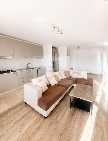 Apartament cu 2 camere semidecomandat, mobilat în Sopor