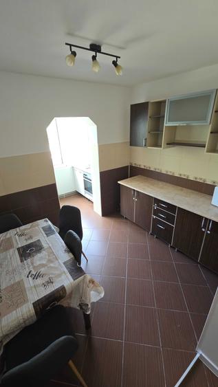 Apartament cu 3 camere decomandat în Girocului