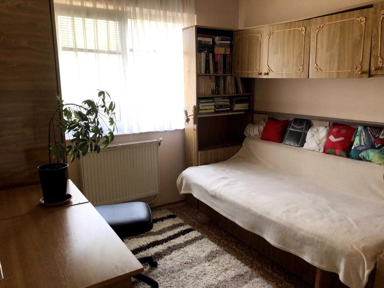 Apartament cu 3 camere semidecomandat în Central