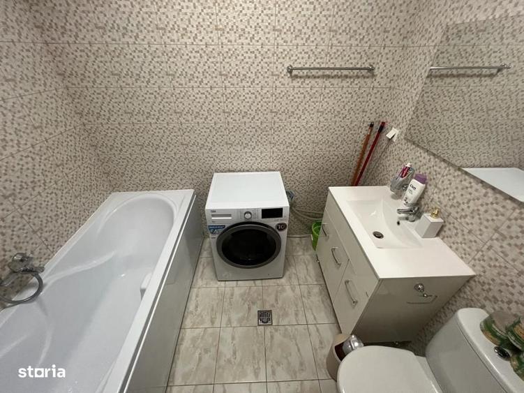 Apartament cu 3 camere decomandat în Exterior Vest