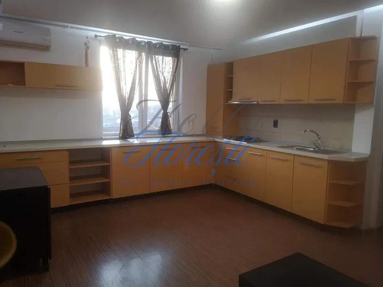 Apartament cu 2 camere semidecomandat, mobilat în Florești