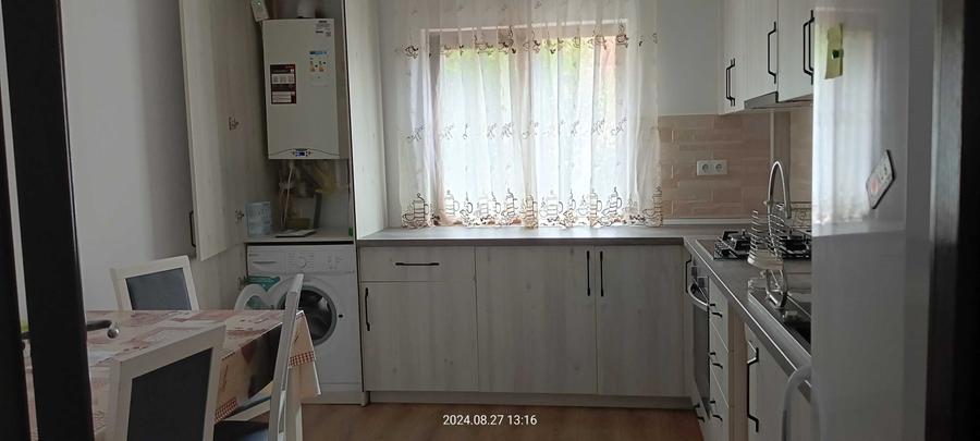 Apartament cu 3 camere decomandat în Craiter