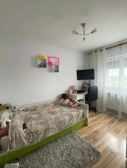 Apartament cu 3 camere decomandat în Alfa