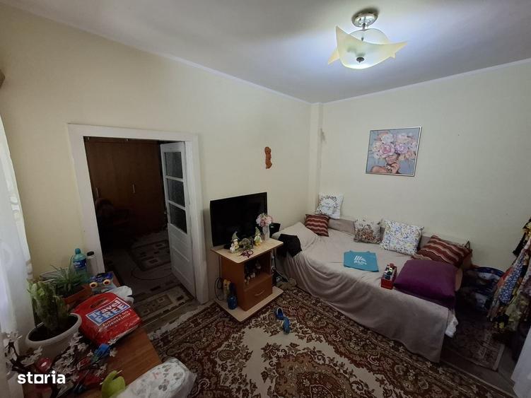 Casă cu 4 camere în Faleza Nord