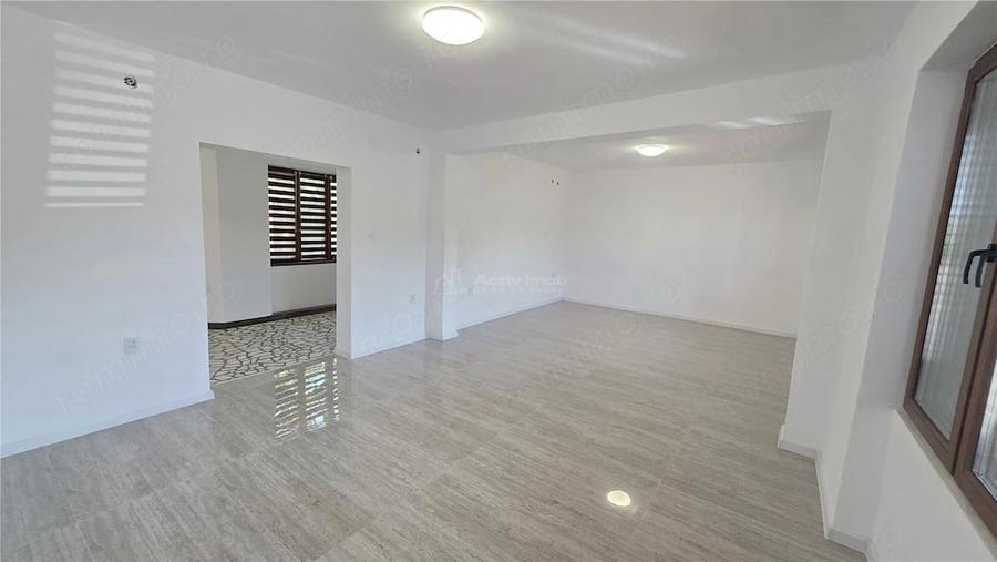 Spațiu comercial, de 130 mp, în Răcășdia