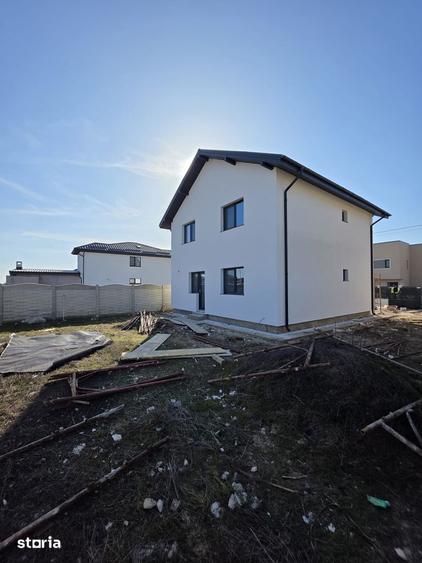 Casă cu 3 camere cu Teren 400 Mp în Calea București