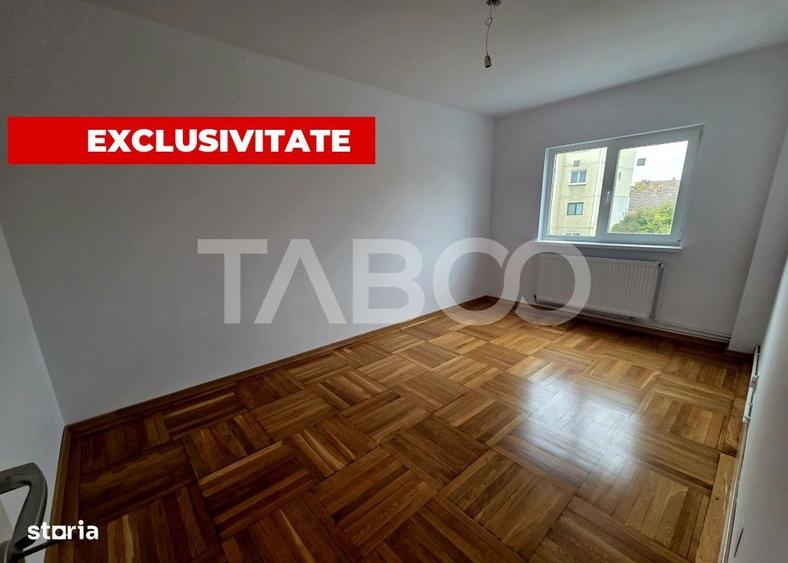 Apartament cu 3 camere semidecomandat în Central