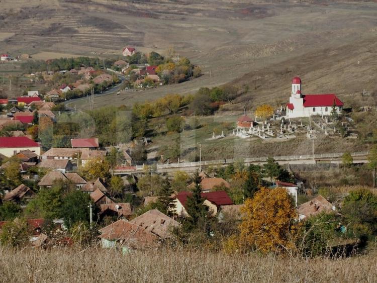 Teren Construcții intravilan de 5800 mp, în Aiton