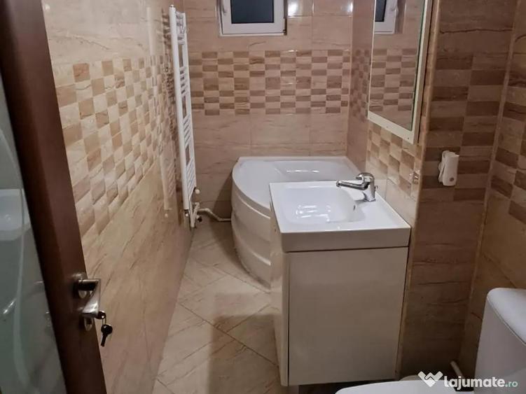 Apartament cu 3 camere decomandat în Micro 17