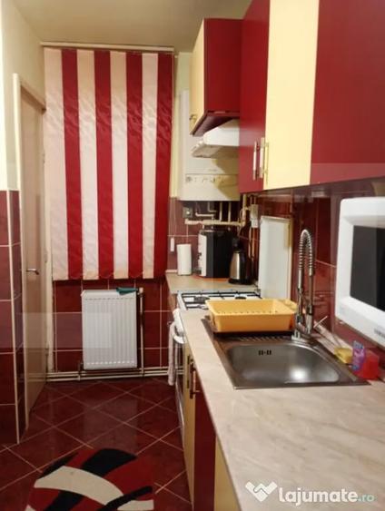 Apartament cu 3 camere decomandat, mobilat în Ciucului