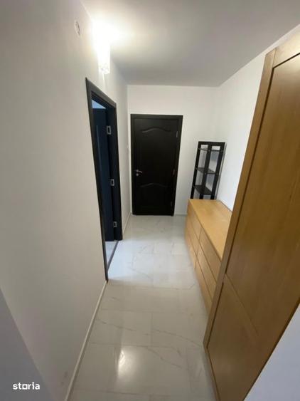 Apartament cu 3 camere semidecomandat, mobilat în Titan