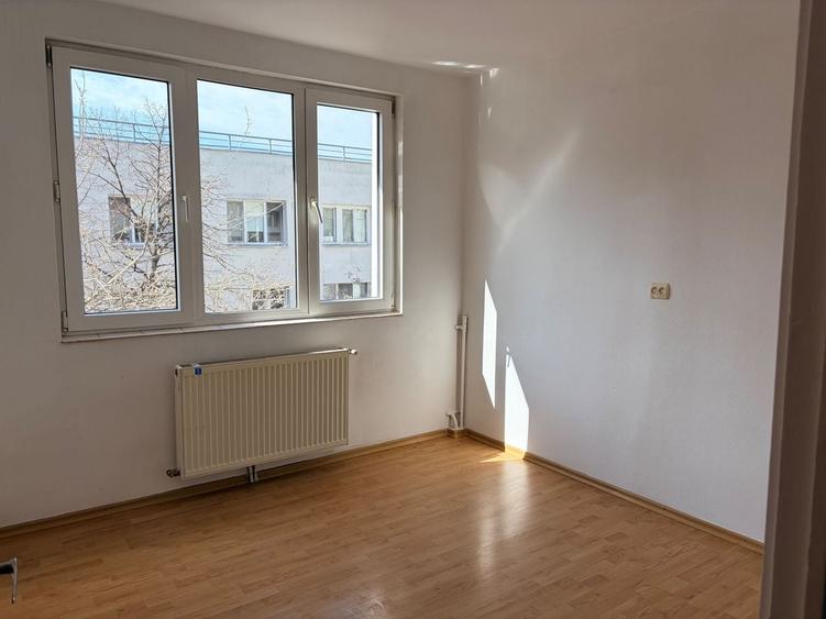 Apartament cu 3 camere decomandat în Militari