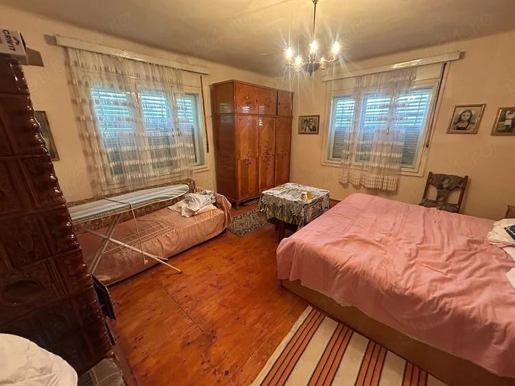Casă cu 4 camere cu Teren 3500 Mp în Ficătar