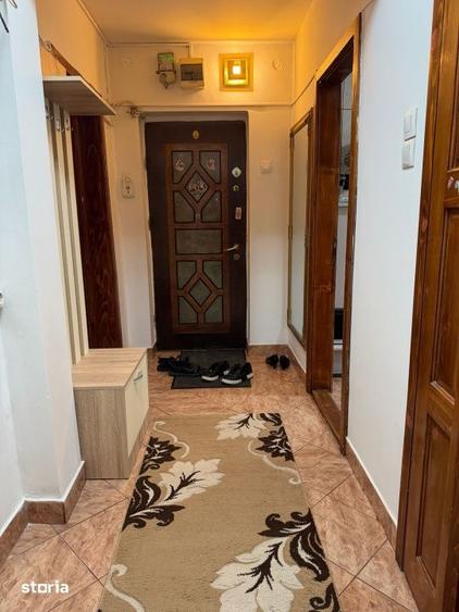 Apartament cu 3 camere decomandat în Calea București