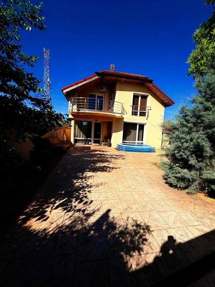 Casă cu 4 camere în Central