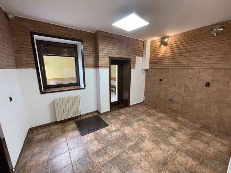 Casă individuală cu 6 camere cu Canalizare în Circumvalațiunii