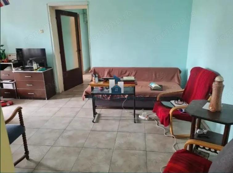 Apartament cu 4 camere semidecomandat în Berceni
