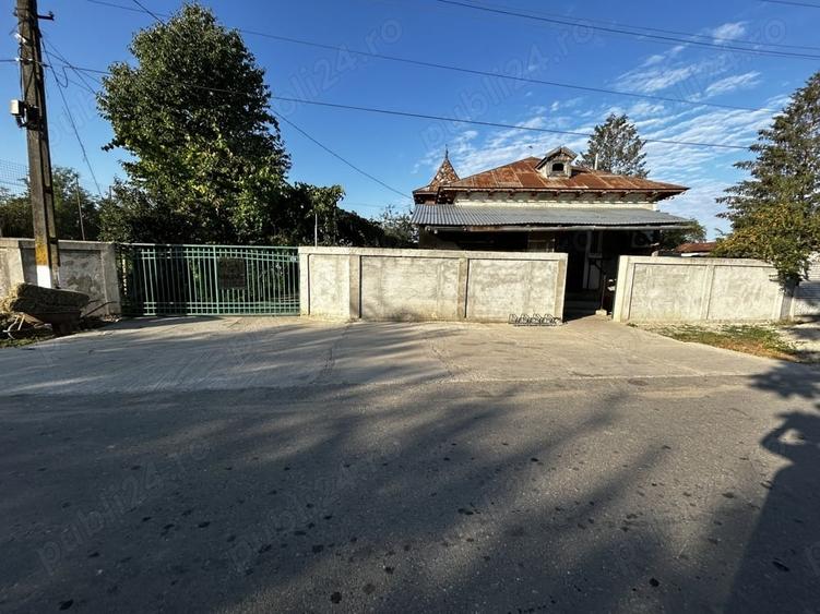Casă cu 4 camere cu Teren 1070 Mp în Poiana