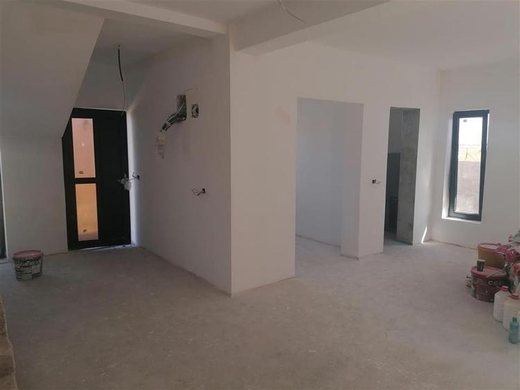Casă cu 4 camere cu Teren 200 Mp în Exterior Nord