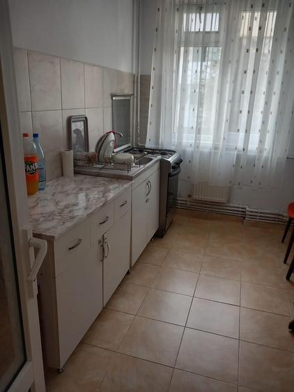 Apartament cu 2 camere decomandat în Precista