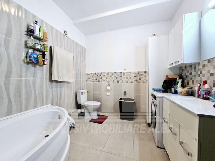 Apartament cu 3 camere decomandat, mobilat în Maier