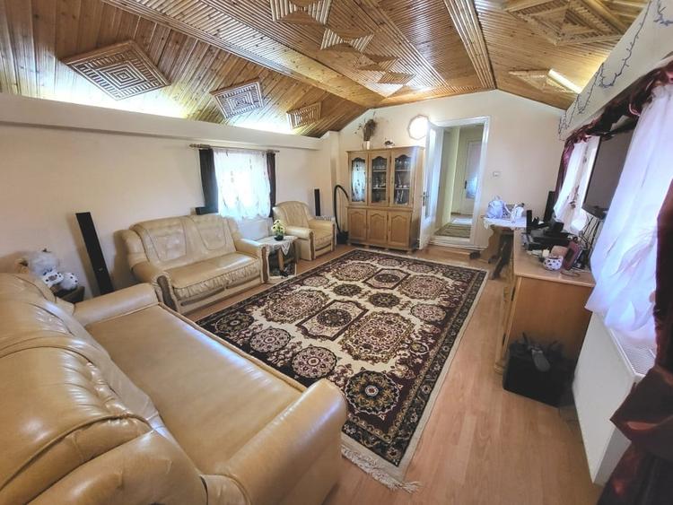 Casă individuală cu 6 camere cu Canalizare în Letea