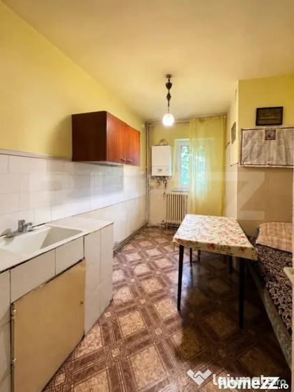 Apartament cu 3 camere decomandat în Liliacului