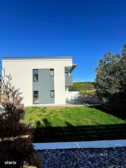 Casă cu 3 camere în Valea Adâncă