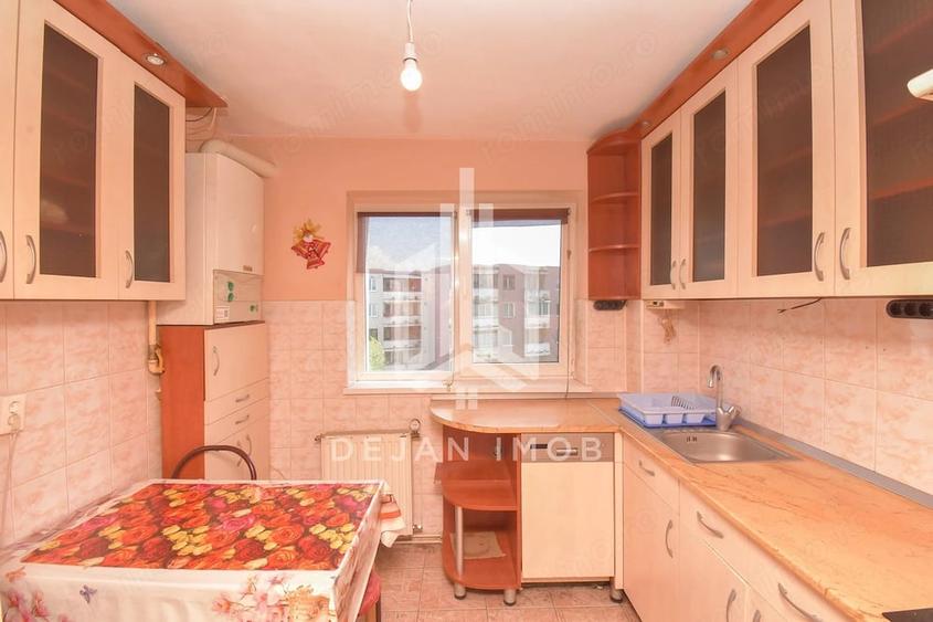 Apartament cu 2 camere semidecomandat în Simeria