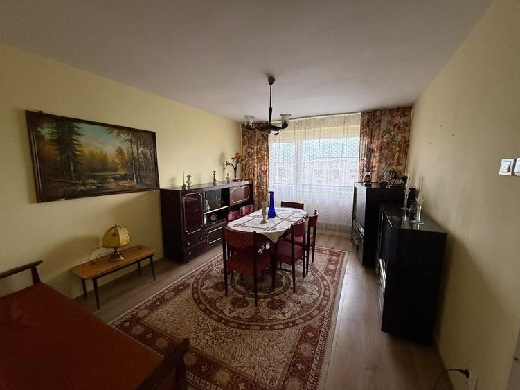 Apartament cu 3 camere decomandat în Petros