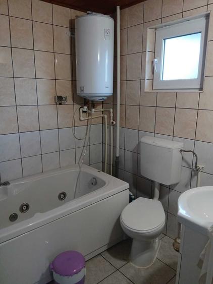 Casă cu 4 camere în Costeni