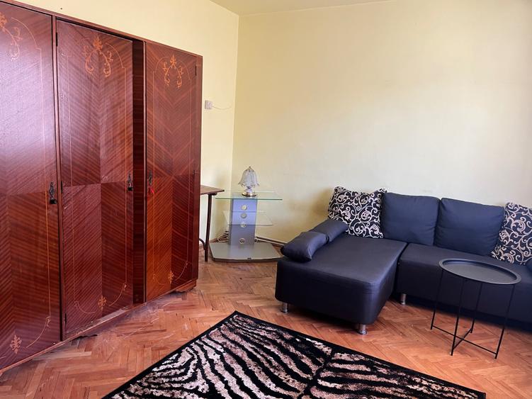 Apartament cu 3 camere decomandat în Valea Aurie