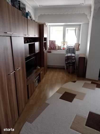 Apartament cu 3 camere decomandat în Călărași