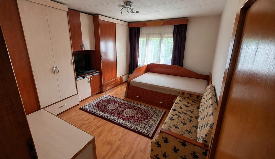 Casă individuală cu 4 camere cu Garaj în Central