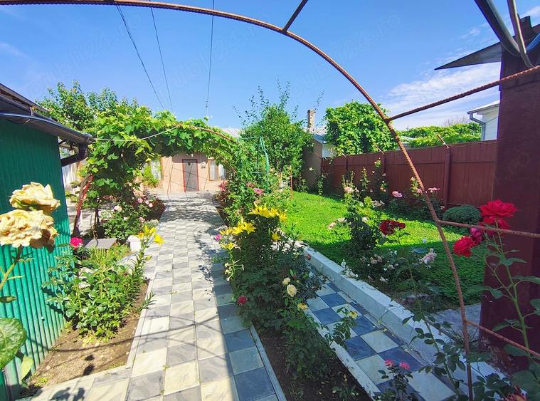 Casă cu 5 camere cu Teren 384 Mp în Ultracentral