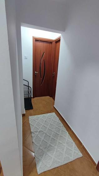 Apartament cu 4 camere semidecomandat în Faleza Nord