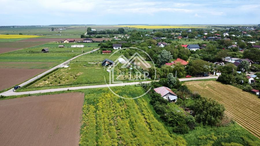Teren Construcții intravilan de 400 mp, în Creața