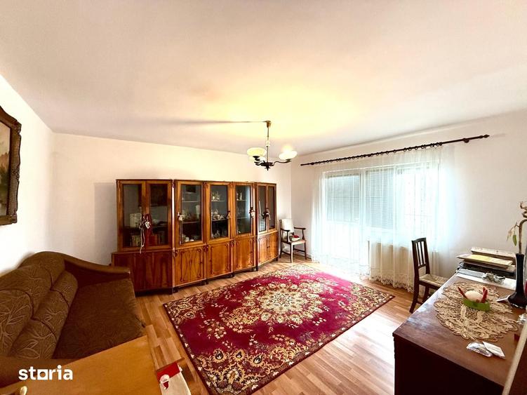 Apartament cu 3 camere decomandat în Central