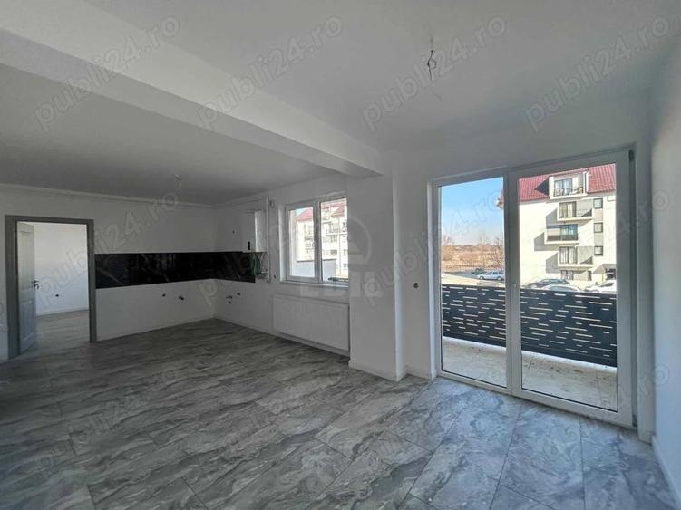 Apartament cu 3 camere semidecomandat în Florești