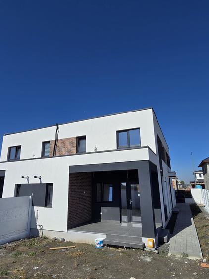 Casă cu 4 camere cu Teren 277 Mp în Torontalului