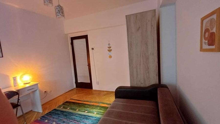 Apartament cu 3 camere decomandat în Gară