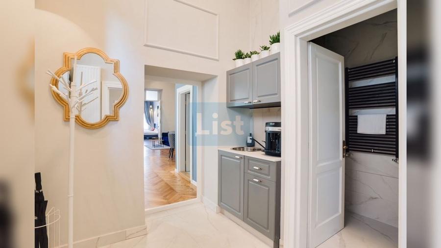 Apartament cu 4 camere semidecomandat, mobilat în Ultracentral