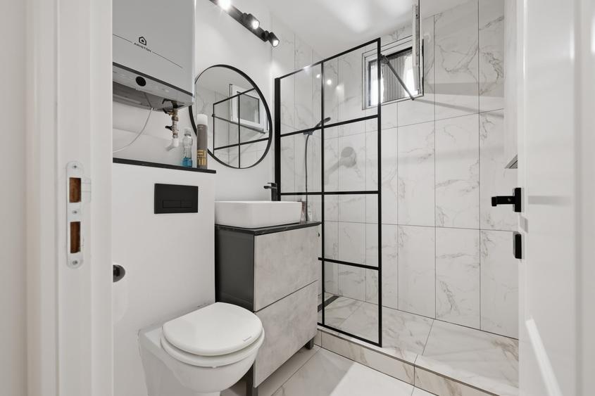 Apartament cu 2 camere semidecomandat, mobilat în 1 Mai